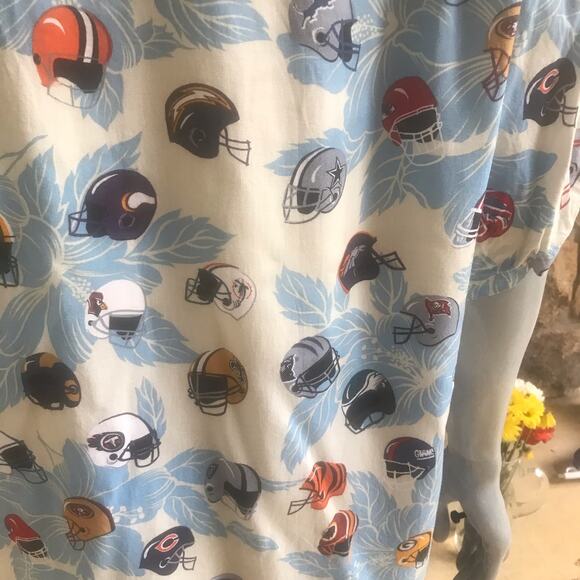 Vintage. Sun and Turf NFL Helmets Cream Blue Button Down Shirt Men's Size XXL - Picture 5 of 7